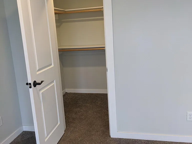 110 Lincoln Ave — Photo 8