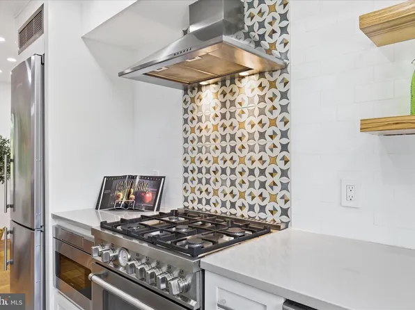 1929 N Quaker Ln, Alexandria, VA 22302