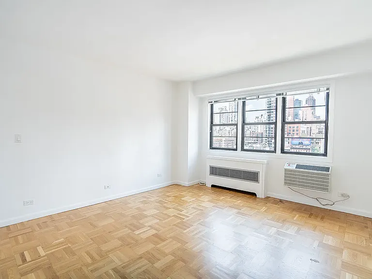 320 E 58th St #6H — Photo 5