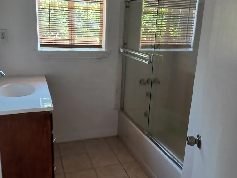 10847 Saticoy St — Photo 18