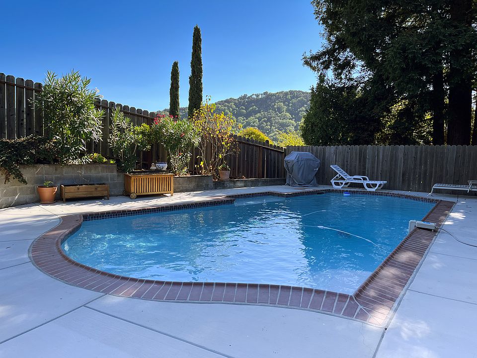 Pool deck which connects to the sitting area and backyard.