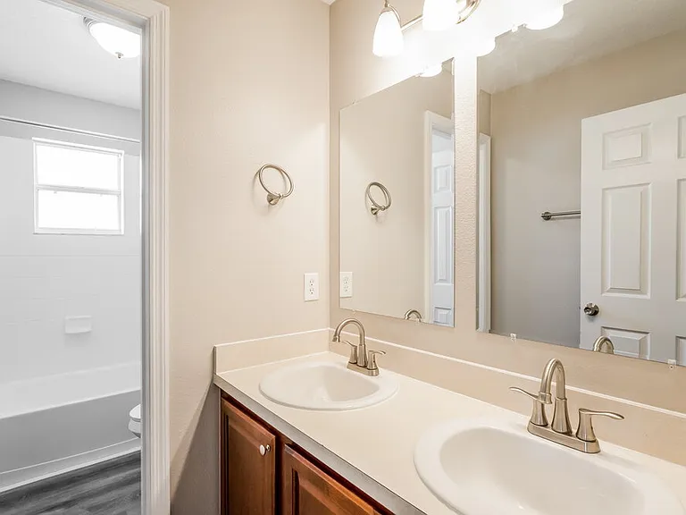 433 Bloomfield Dr — Photo 15