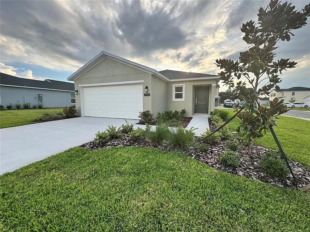 3 bed, 2.0 bath, 1429 sqft, $1,950 — Photo 3