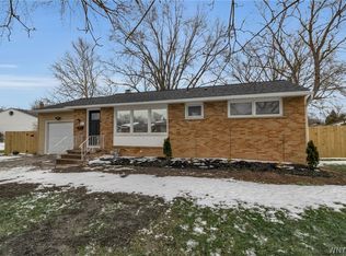 21 Eisenhower Dr, Lockport, NY 14094