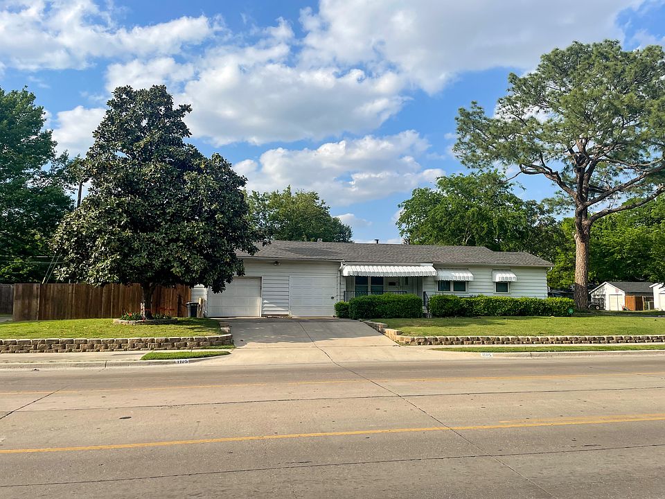 1-car garage with space for 2 cars in front driveway.