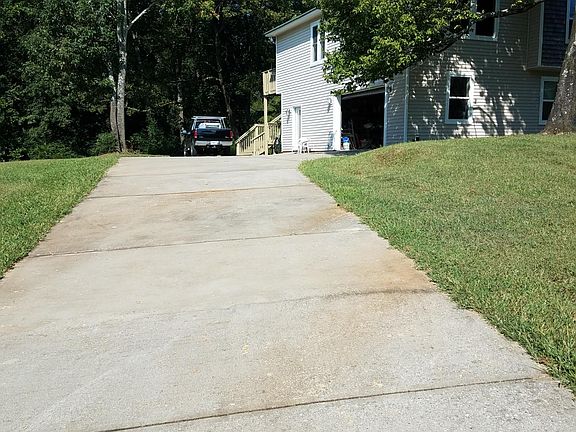 Private driveway to the apartment. No other traffic