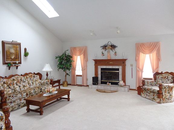 2nd image of 1362 Trotters Ln