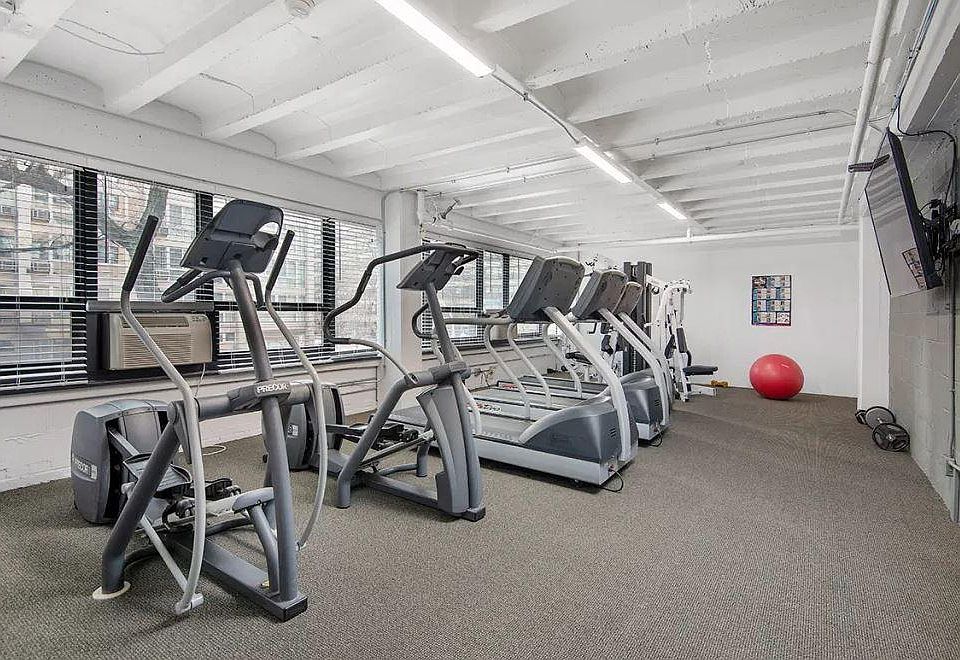 2nd image of 333 W Oakdale Ave #1010