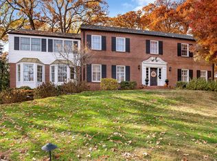 2 Loren Woods Dr, Saint Louis, MO 63124