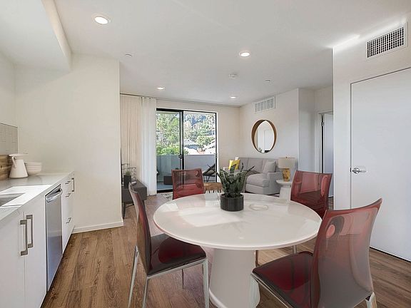 2nd image of 1901 Echo Park Ave #304