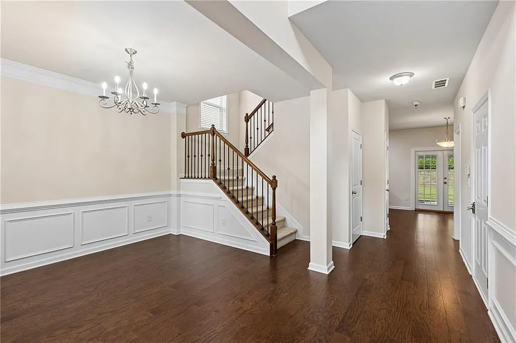 4 bed, 2.5 bath, 2522 sqft, $3,300 — Photo 4