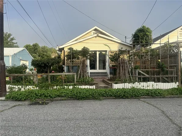 1331 Ramsey St, Parkersburg, WV 26101