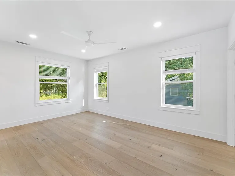 3301 Duval St — Photo 20