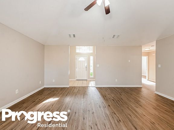 5th image of 313 Willow Creek Dr
