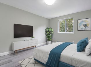 45 Paisley Blvd W, Mississauga, ON L5B 1E4