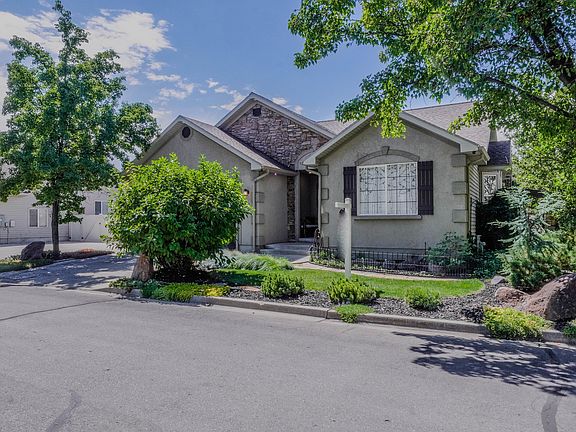 3rd image of 1161 N Regent Ct W