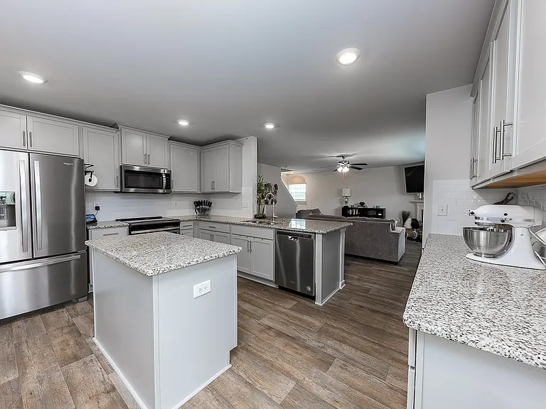 416 Isabelle St — Photo 10