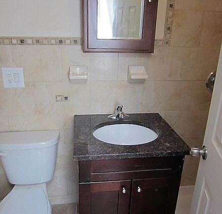 5th image of 631 Leonard St #2