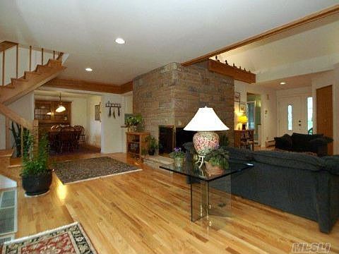 3rd image of 17 Forestdale Dr