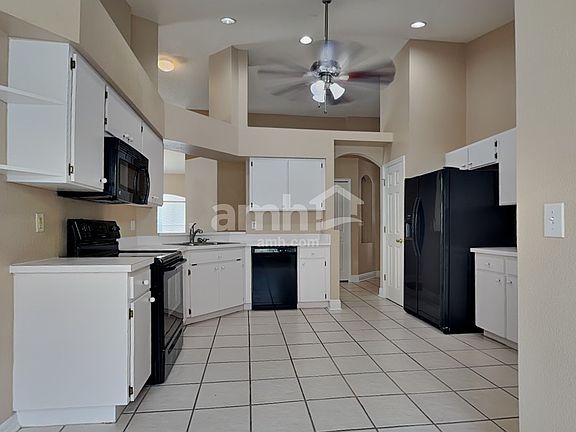 3rd image of 25008 Hyde Park Blvd