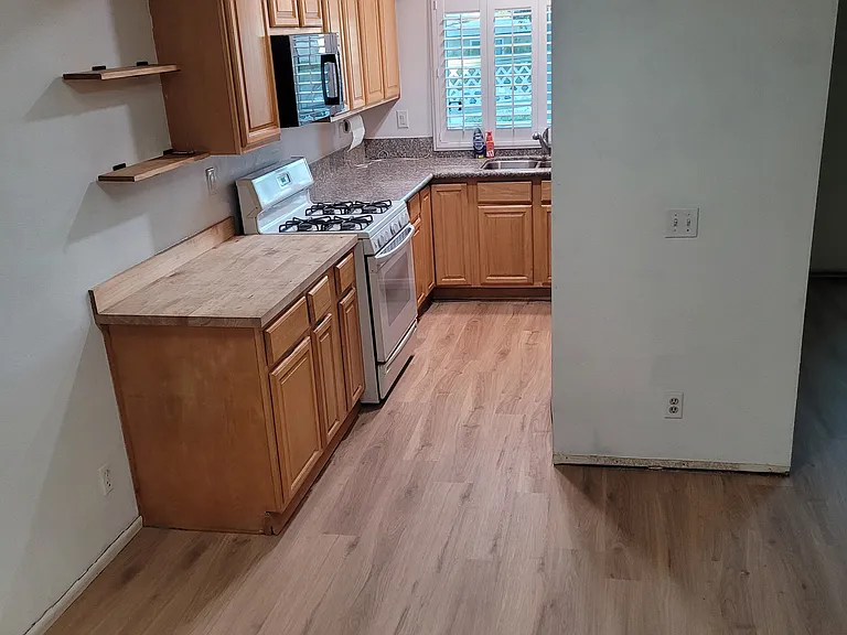 1983 E Yale St — Photo 11