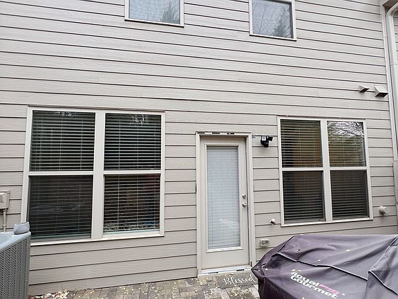 3rd image of 1787 Paxton Dr SW