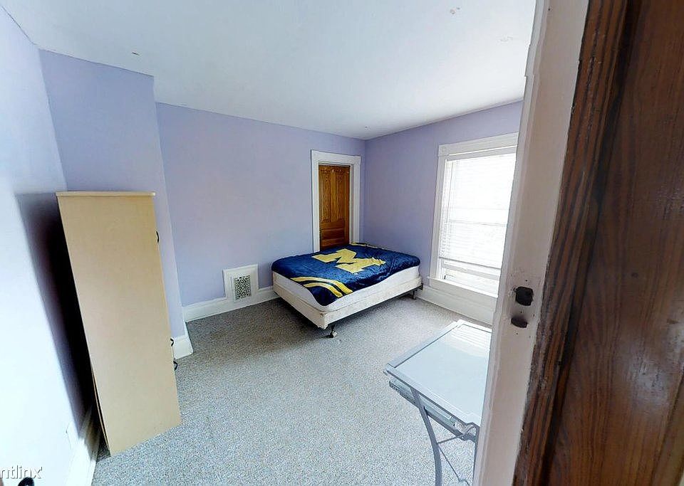2nd Floor South bedroom