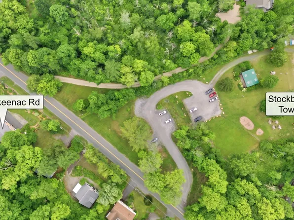 26 Mahkeenac Rd, Stockbridge, MA 01262