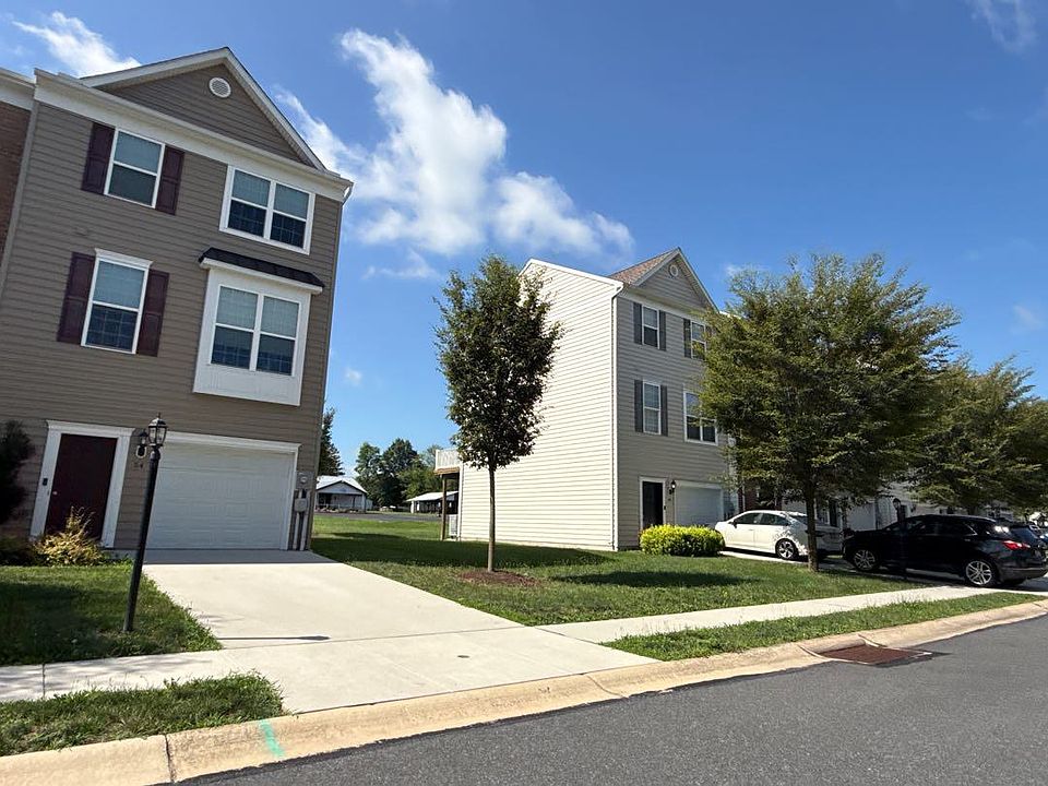 2nd image of 60 Winslow Ct