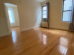 3045 34th St APT 1R, Astoria, NY 11103