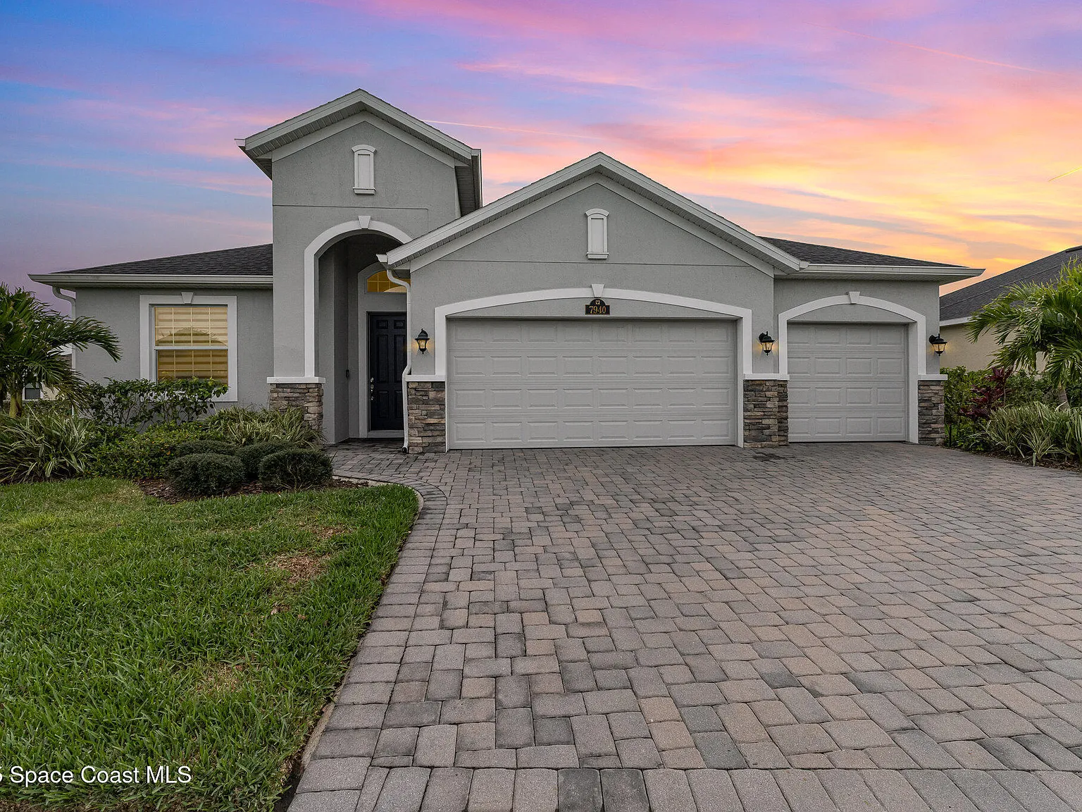 4 bed, 3.0 bath, 2483 sqft, $4,000 — Photo 1