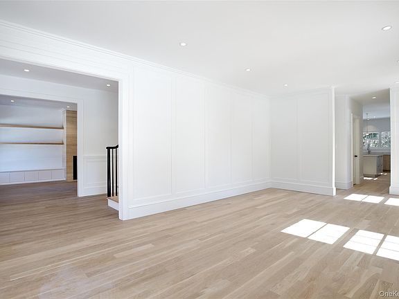 4th image of 409 Abbey Road