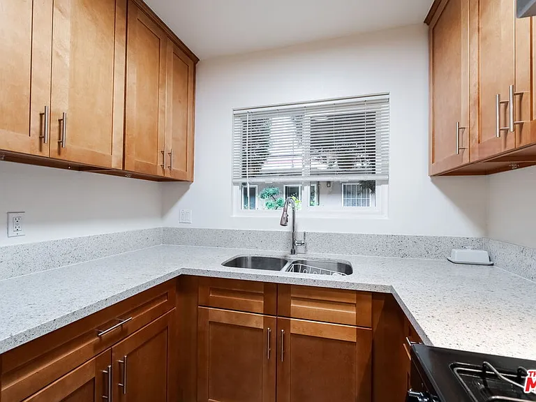 13343 Victory Blvd #4 — Photo 10