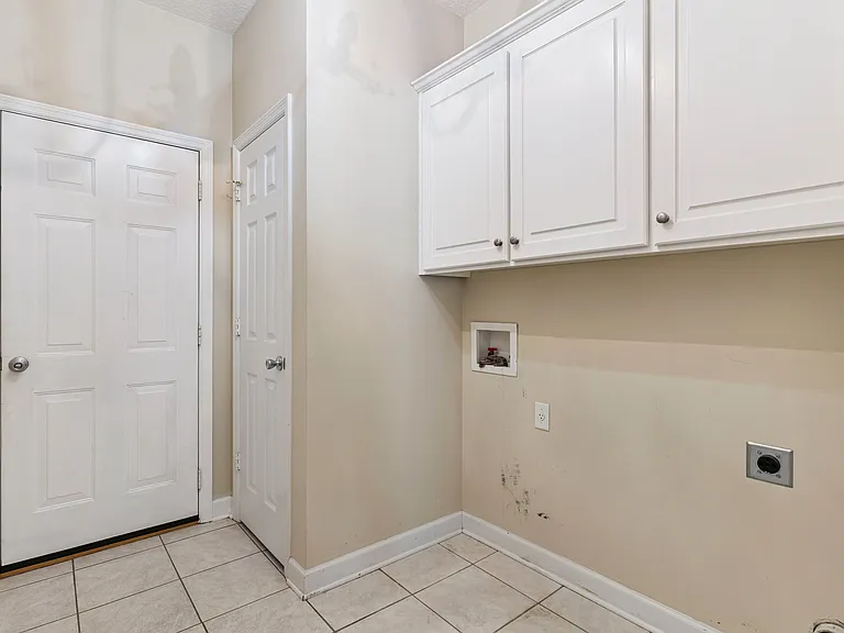 235 Wellington Pl — Photo 23