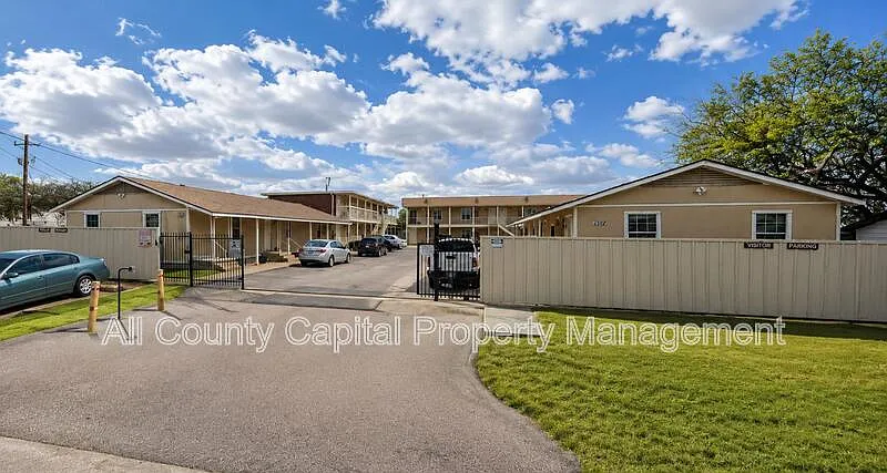 1 bed, 1.0 bath, 500 sqft, $495 — Photo 1