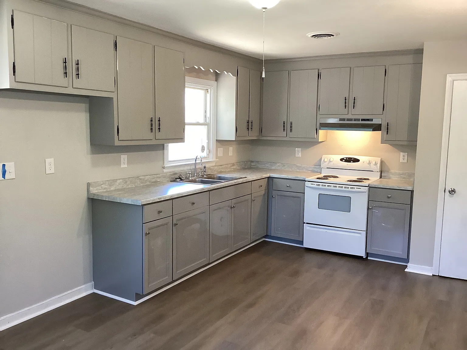 3 bed, 1040 sqft, $1,995 — Photo 4