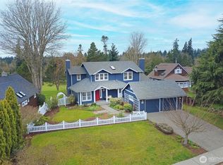 919 Cherry Ave NE, Bainbridge Island, WA