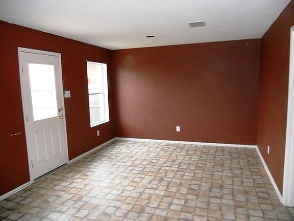4th image of 1209 Sage Dr
