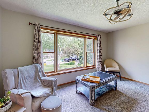5th image of 2217 Regent Ln SW