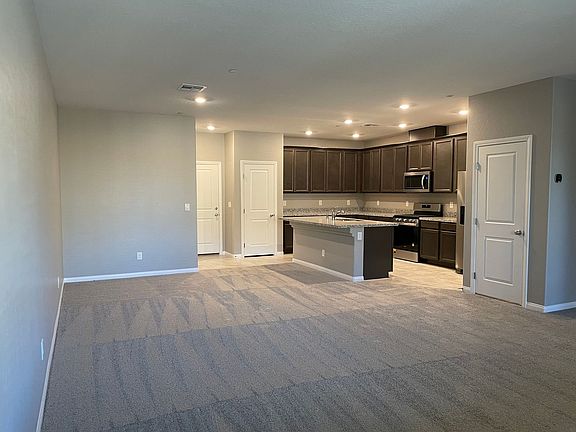 4th image of 506 Sonoma Range St