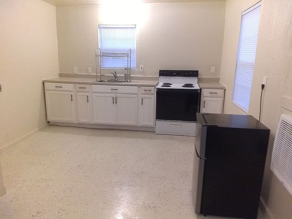 1st image of 317 Baker Dr