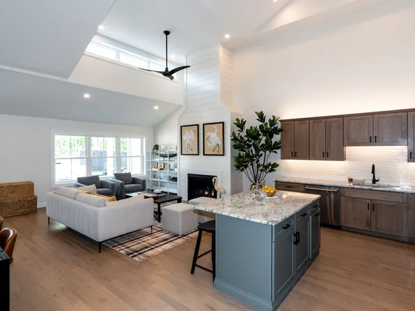 22 Daybreak Ln, Windham, ME 04062