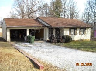 2 Carver Ct, Asheville, NC 28803