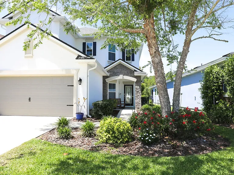 454 Howland Dr — Photo 2