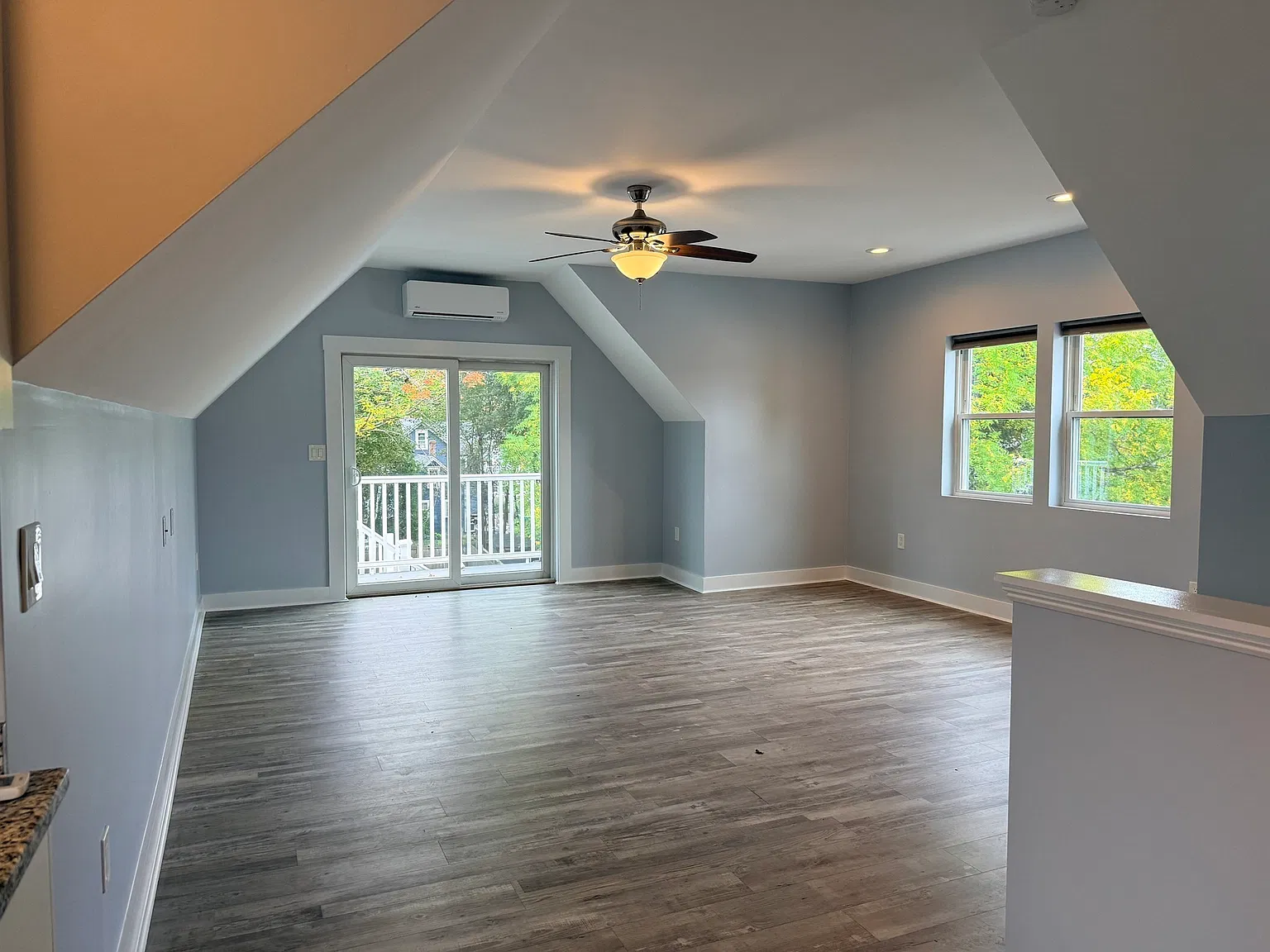 2 bed, 900 sqft, $2,300 — Photo 3