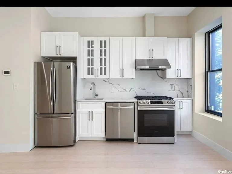 370 Marion St #2 — Photo 1