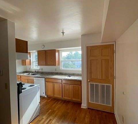 3rd image of 134 Durand St APT 5