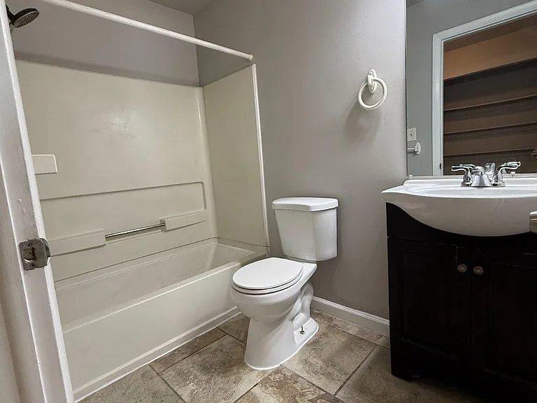 845 Poplar St — Photo 5