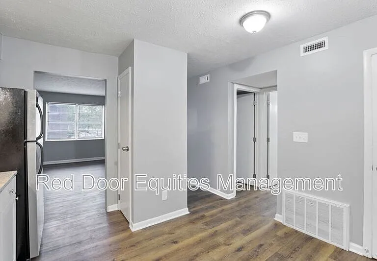 129 W Walnut St #C — Photo 7