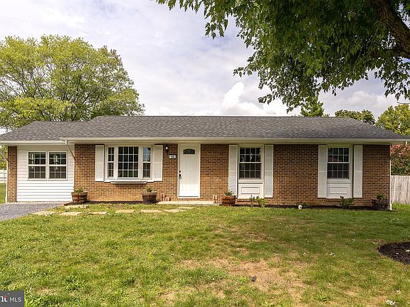 3rd image of 106 Amelia Ave